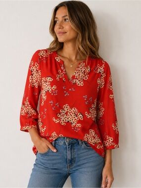 Elaine Rose Red Floral Split V-Neck Blouse size Medium 3/4 sleeve lightweight